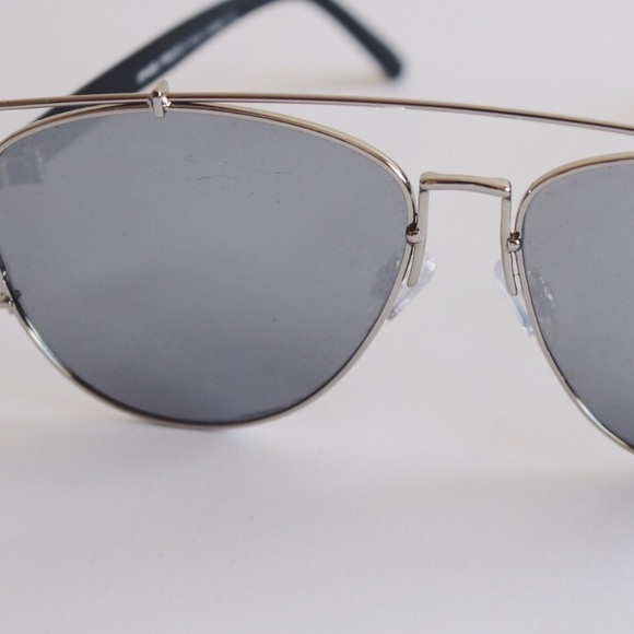 Mirrored sunglasses. - Picture 5 of 5